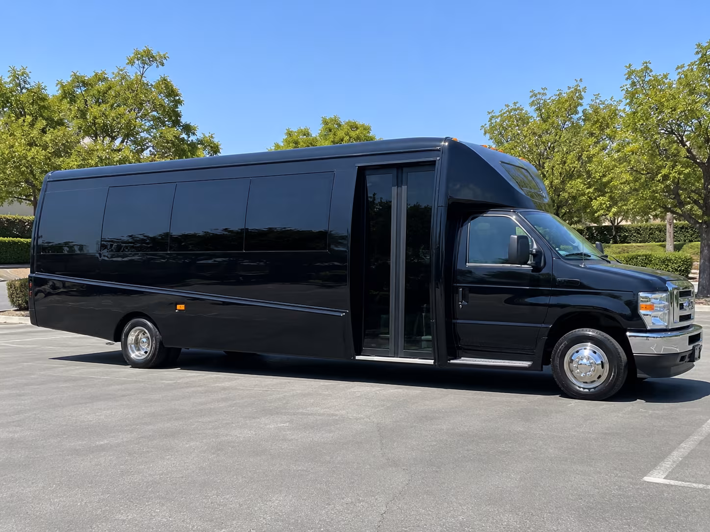 fontana short and long term charter bus services for fontana businesses