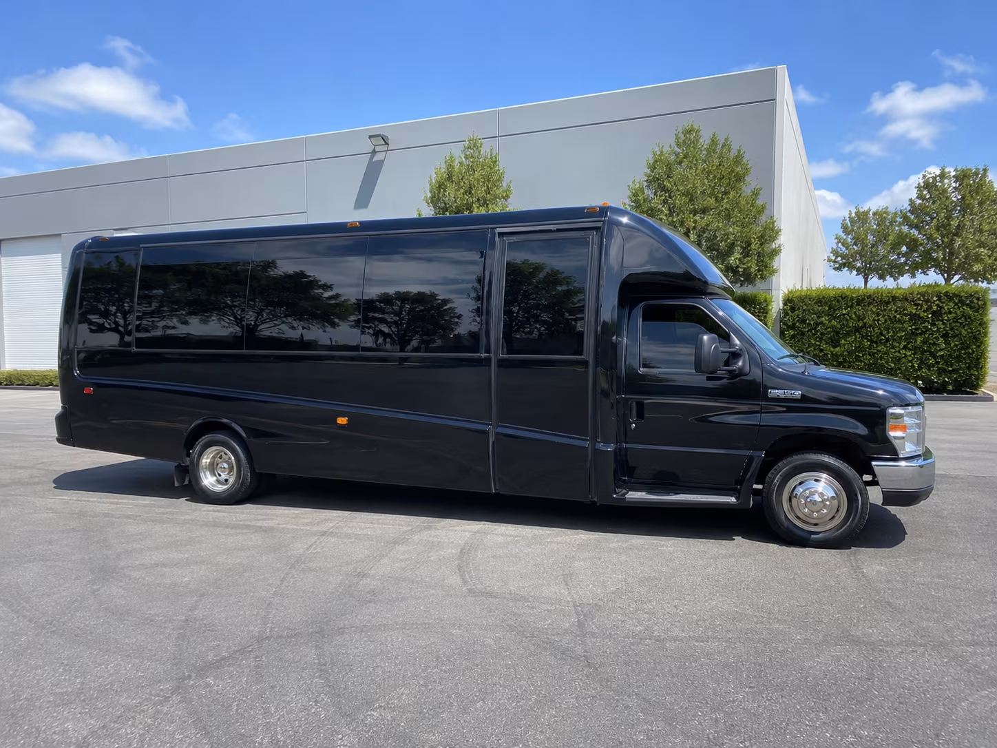 ontario concert bus rentals for groups and fans