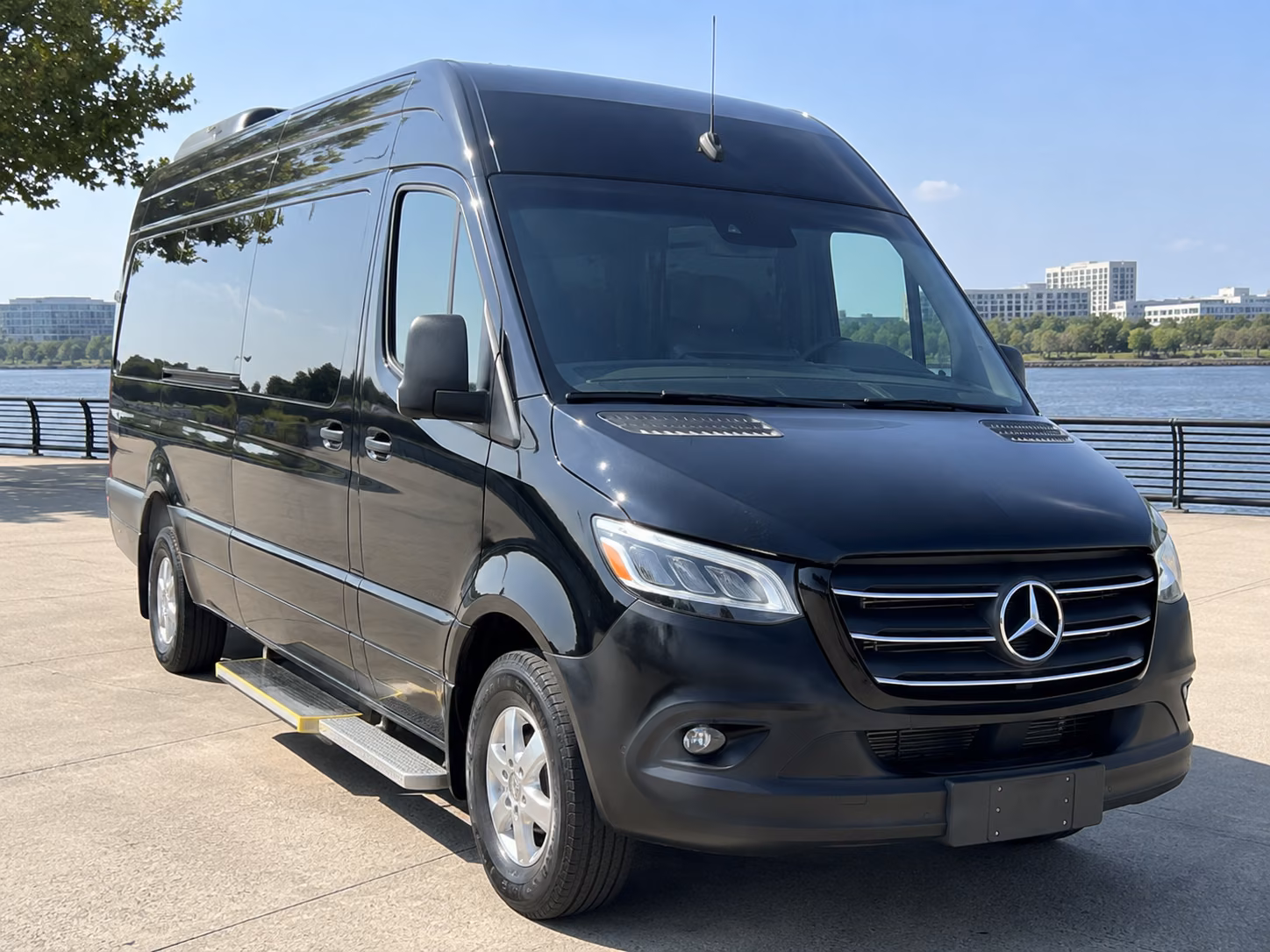 rialto private shuttles for winery pickups and drop offs in rialto